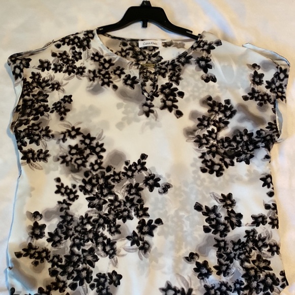 Calvin Klein Black, White and Gey Floral Blouse size medium - Picture 4 of 5